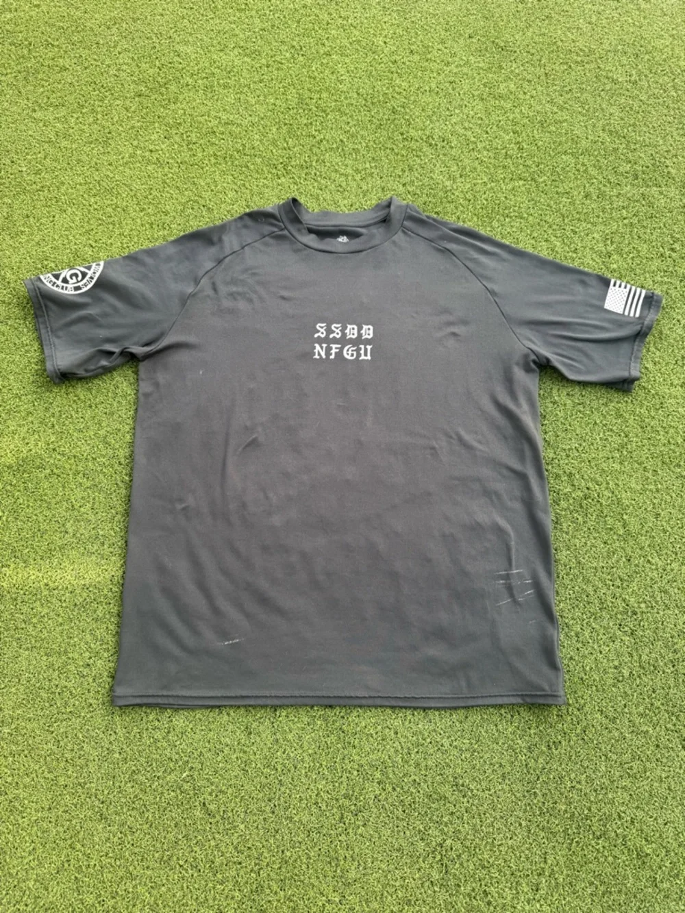 MODERN GRAPHIC SPORTSWEAR ATHLETIC DARC SPORT GREY DRY WOLF GYM ELASTIC TEE - Picture 1 of 10